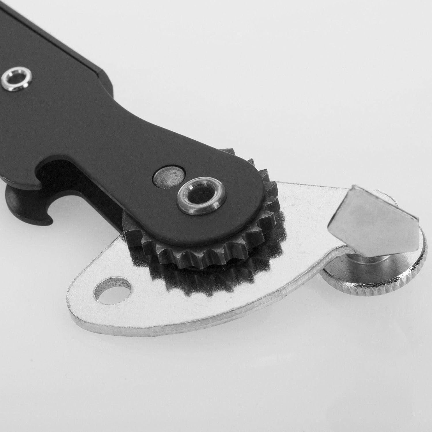 Multi-Tool Can Opener Perfect for Home Use