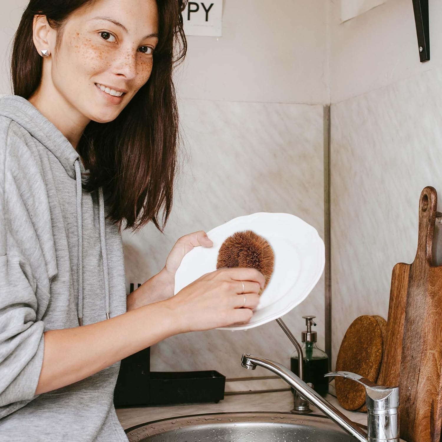 Sturdy Vegetable Dish Brush